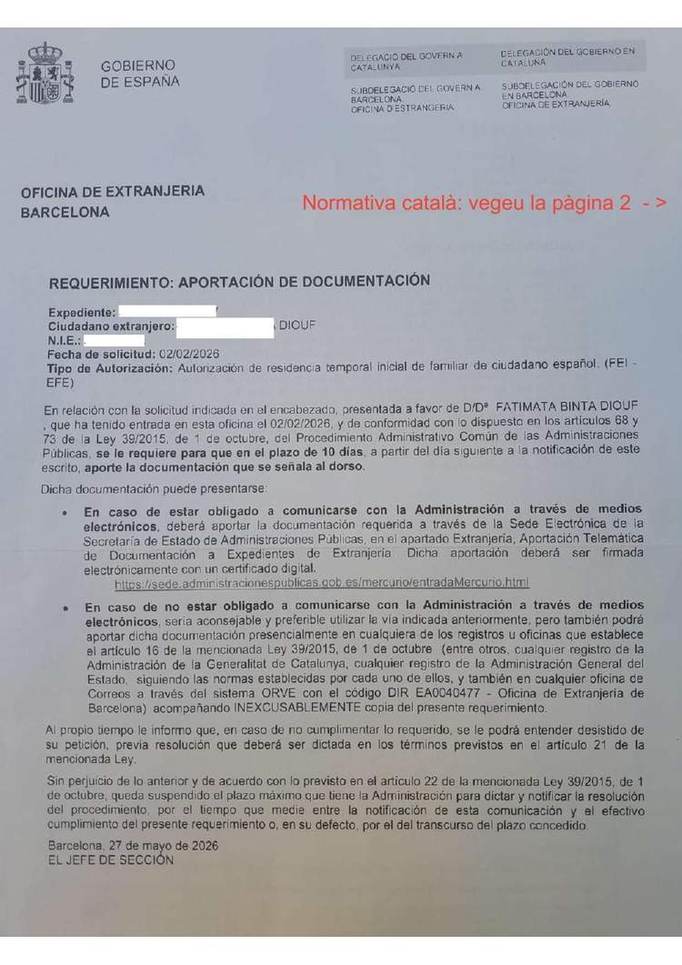 Первая страница requerimiento из Oficina de Extranjería en Barcelona - заявление на реагрупасьон семьи, установочные данные обезличены